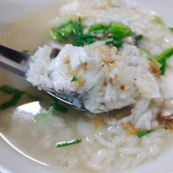 เมนูของร้าน ข้าวต้มปลา (ร้านอร่อย สุขุมวิท93)