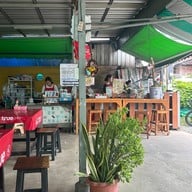 บรรยากาศ ร้านป้านอม อาหารทะเล อาหารตามสั่ง