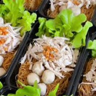 กินแซ่บ (กุ้งแซ่บ/หมี่คลุก) เฉลิมพระเกียรติ ร.9