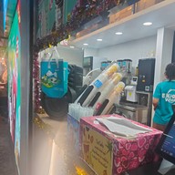 หน้าร้าน WEDRINK อนุสาวรีย์