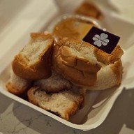 เมนูของร้าน เจริญศรี ขนมปังปิ้ง นมสด ชะอำ ชะอำ