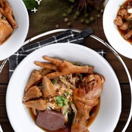 เตี๋ยวไก่ไฟแดง - แยกประดิพัทธิ์ สี่แยกไฟแดงประดิพัทธิ์