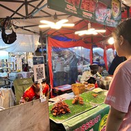หมูทอด ตลาดนัดอินดี้จตุจักร