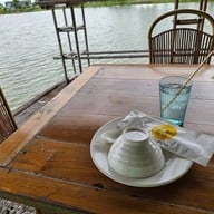 บรรยากาศ ร้านข้าวใหม่ปลามันAmphawa -