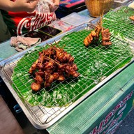 หมูทอด ตลาดนัดอินดี้จตุจักร