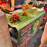 หมูทอด ตลาดนัดอินดี้จตุจักร