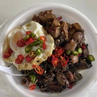 เมนูของร้าน ข้าวกะเพราหลักสองพลาซ่า