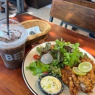BEYOND CAFE  (บียอนด์ คาเฟ่ กาแฟ เค้ก) สาขาอาชีวะ