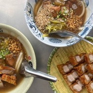 ขนมจีนไหหลำโกหลุ่น (KOLUN.H) เสาชิงช้า (Giant Swing)