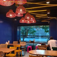 ผัดไทยไฟทะลุ ถนนดินสอ