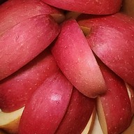 ข้าวไข่เจียวและผลไม้สด