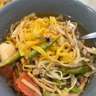 ก๊วยเตี๋ยวต้มยำเกี๊ยวกุ้ง ข้าวกะเพรา โกเด้นทาวน์ บางนาสวนหลวง -