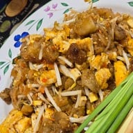 บ้านใหญ่ ผัดไทยเตาถ่าน ดินแดง