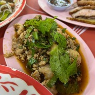 ลาบยโส ขมแป๋ตาย by ทรายมูล ฝั่งตรงข้ามโรงอาหารรามา