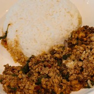 เมนูของร้าน ลุงหวังกะเพราพ่นไฟ สามย่าน