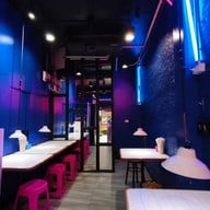 ผัดไทยไฟทะลุ ถนนดินสอ