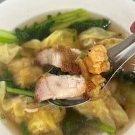 เมนูของร้าน บะหมี่เกี๊ยวปูดาบศักดิ์ ตรงข้ามสวนสุขภาพเกาะลอย