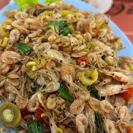 ลาบยโส ขมแป๋ตาย by ทรายมูล ฝั่งตรงข้ามโรงอาหารรามา