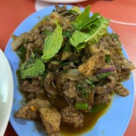 ลาบยโส ขมแป๋ตาย by ทรายมูล ฝั่งตรงข้ามโรงอาหารรามา