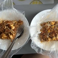 บ้านใหญ่ ผัดไทยเตาถ่าน ดินแดง