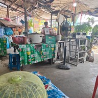 บรรยากาศ ก๋วยเตี๋ยวห้วยพลูรสเด็ด