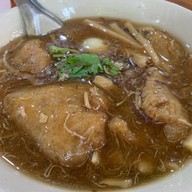 แม่ชมพู่ก๋วยจั๊บกระเพาะปลา ท้าวเวสสุวรรณ