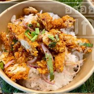 ยำลูกชิ้นเสียบไม้  ซอยหมอเสนอ ซอยหมอเสนอ