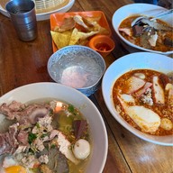 ก๋วยเตี๋ยวในรู ถนนนางงาม