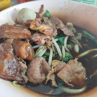 เมนูของร้าน ก๋วยเตี๋ยวห้วยพลูรสเด็ด