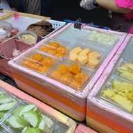 ผลไม้ลุงประยงค์ ถนนประดิพัทธ์ หน้าคอนโดเดอะไลน์