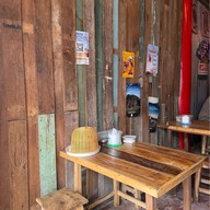 ก๋วยเตี๋ยวในรู ถนนนางงาม