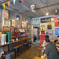 ก๋วยเตี๋ยวในรู ถนนนางงาม