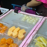 ผลไม้ลุงประยงค์ ถนนประดิพัทธ์ หน้าคอนโดเดอะไลน์