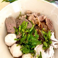 หมูขี่เรือ ก๋วยเตี๋ยวเรือหมูน้ำตก