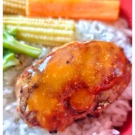 Meat Story ข้าวหน้าเนื้อ ข้าวหน้าแฮมเบิร์ก ข้าวหน้าด้ง ประชาอุทิศ 33