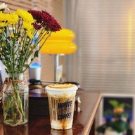 WHITE VIBES COFFE @SKY WALK .