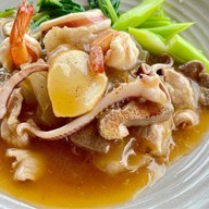 ก๋วยเตี๋ยวเย็นตาโฟแม่อุษาหนองกะเดา บ้านมะขามป้อม