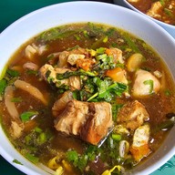 ก๋วยเตี๋ยวหมูตุ๋น แม่แดง(บ้านดู่)