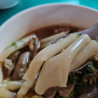 ก๋วยเตี๋ยวหมูตุ๋น แม่แดง(บ้านดู่)