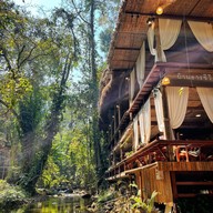 บ้านธารชีวี