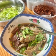 ก๋วยเตี๋ยวเป็ดพะโล้รสแซ่บ by จุ๋มเรสเตอรอง