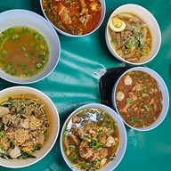 ก๋วยเตี๋ยวหมูตุ๋น แม่แดง(บ้านดู่)