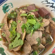 ก๋วยเตี๋ยวเป็ดพะโล้รสแซ่บ by จุ๋มเรสเตอรอง