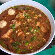 ก๋วยเตี๋ยวหมูตุ๋น แม่แดง(บ้านดู่)