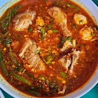 ก๋วยเตี๋ยวหมูตุ๋น แม่แดง(บ้านดู่)