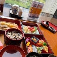 อาโออิ ดิเอ็มโพเรียม