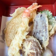 อาโออิ ดิเอ็มโพเรียม