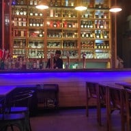 Falls in Love Coffee-Bar & Restaurant (ฟอลส์ อิน เลิฟ) @ เกษตร-นวมินทร์ (ตอม่อ 245) เกษตร-นวมินทร์