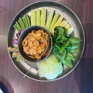 คั่วกลิ้ง+ผักสด สุรวงศ์