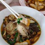 ก๋วยจั๊บคุณน้อย ท่าน้ำนนท์